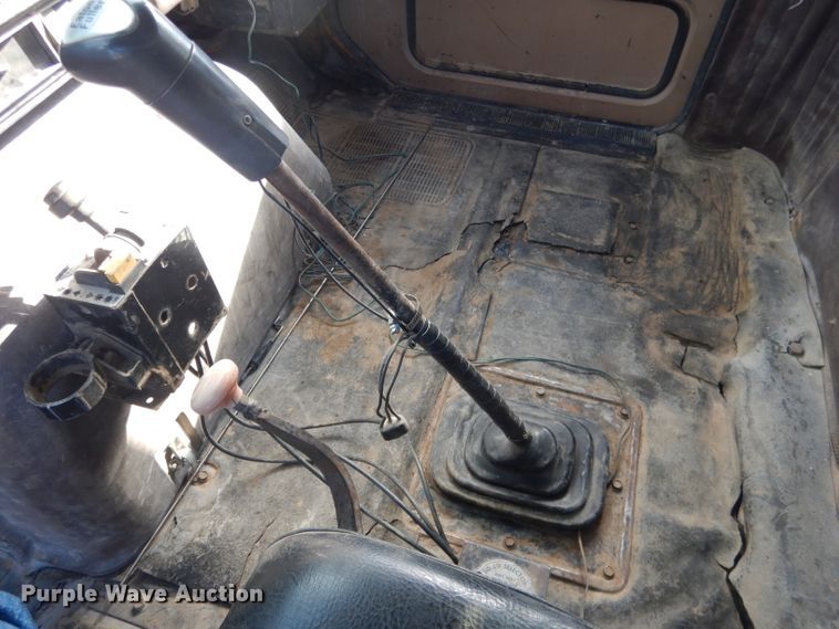 image for item DG4656 1981 International F2574  dump truck