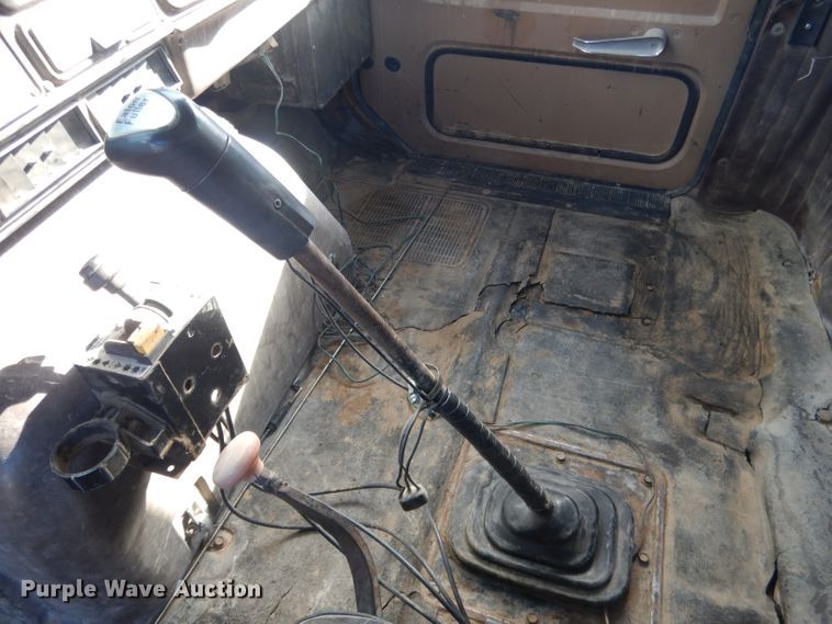 image for item DG4656 1981 International F2574  dump truck