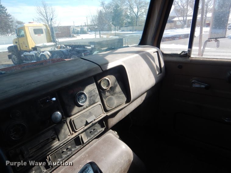 image for item DG4656 1981 International F2574  dump truck