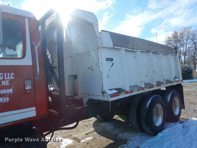 image for item DG4656 1981 International F2574  dump truck