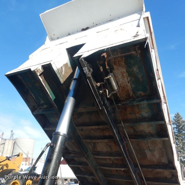 image for item DG4656 1981 International F2574  dump truck