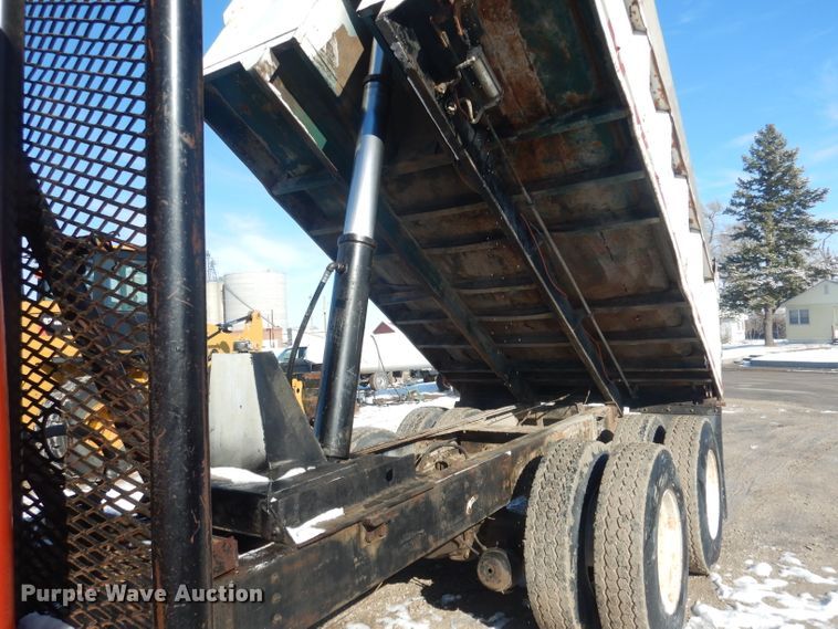 image for item DG4656 1981 International F2574  dump truck