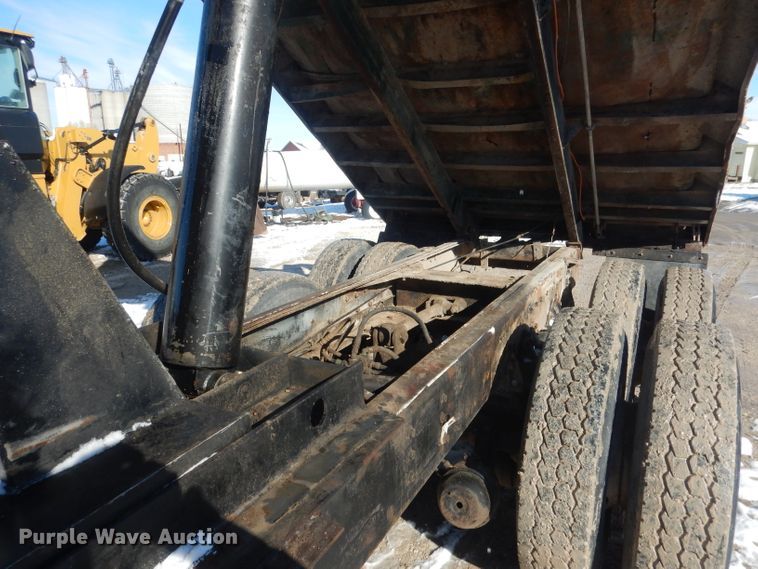 image for item DG4656 1981 International F2574  dump truck