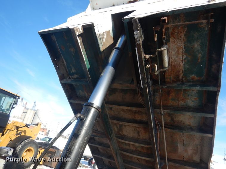 image for item DG4656 1981 International F2574  dump truck