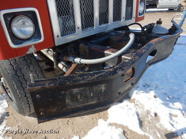 image for item DG4656 1981 International F2574  dump truck