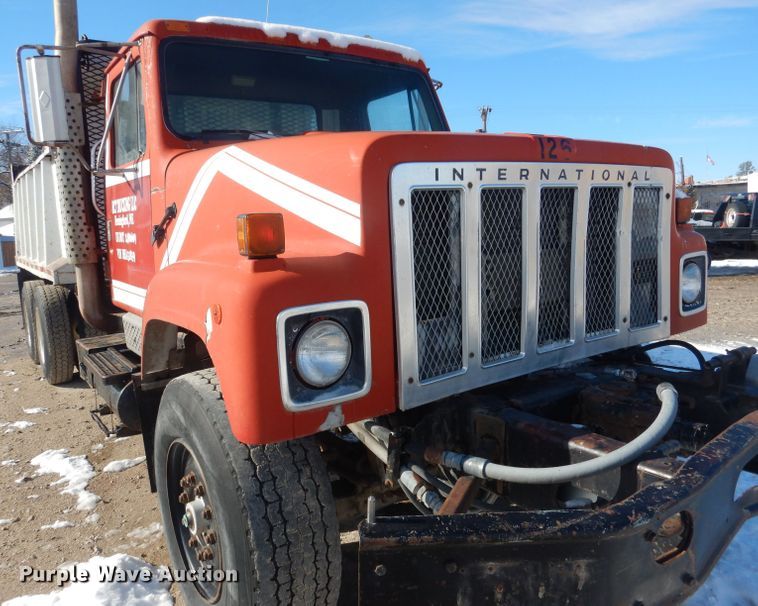 image for item DG4656 1981 International F2574  dump truck