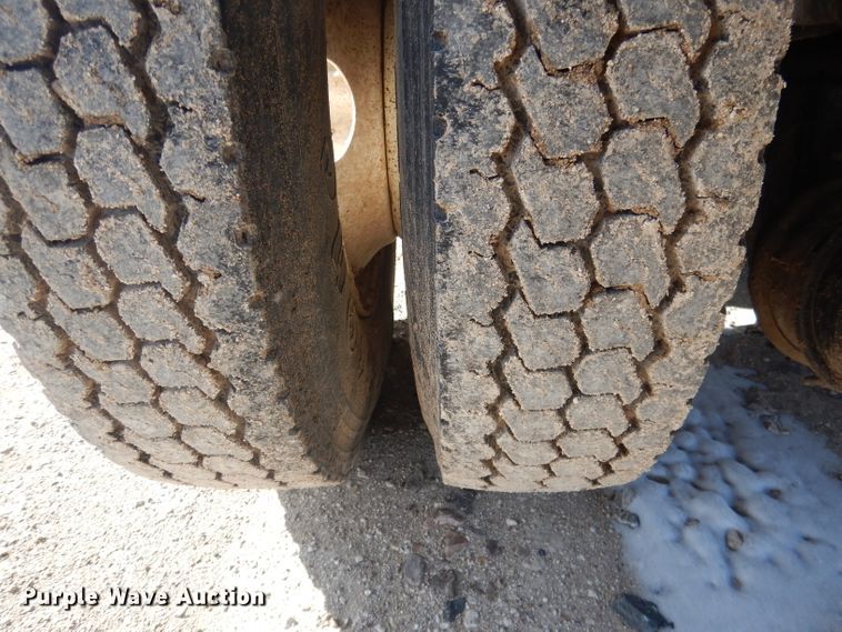 image for item DG4656 1981 International F2574  dump truck