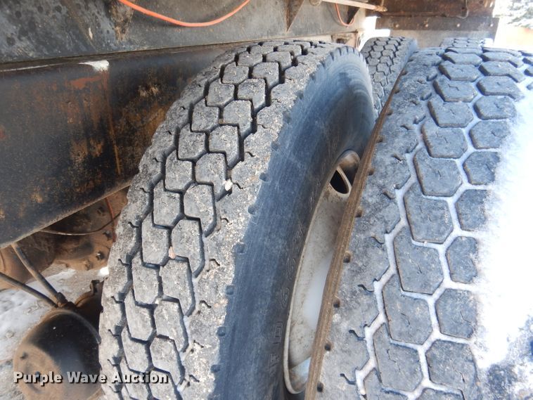 image for item DG4656 1981 International F2574  dump truck