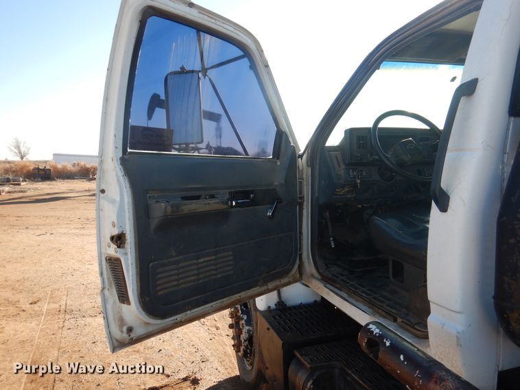 image for item DG8387 1995 Chevrolet Kodiak  winch truck