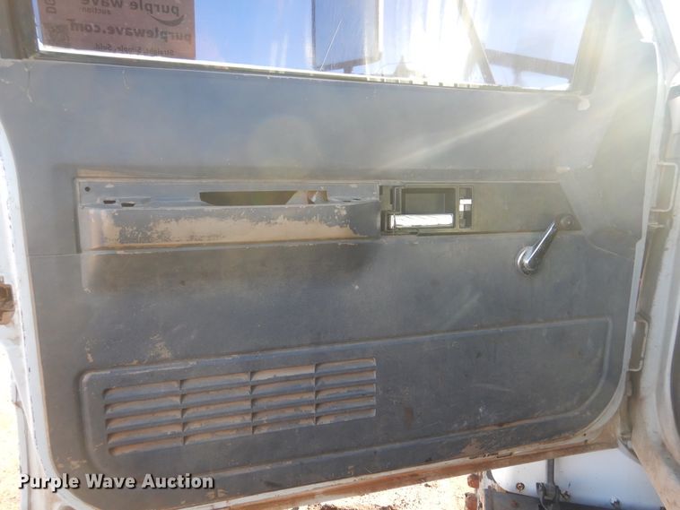 image for item DG8387 1995 Chevrolet Kodiak  winch truck