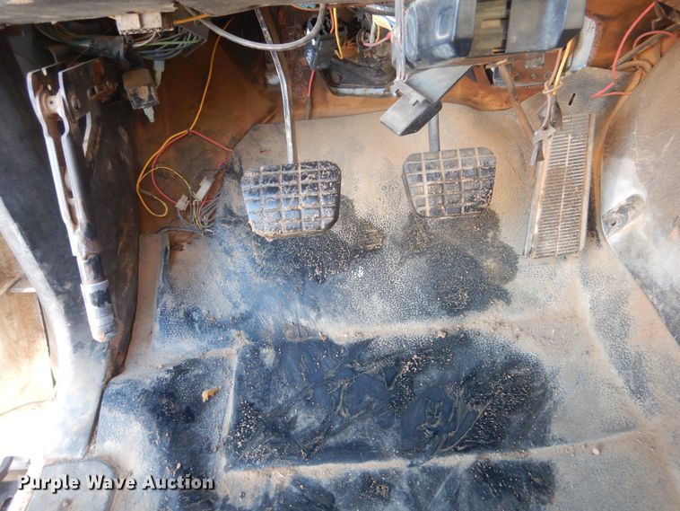 image for item DG8387 1995 Chevrolet Kodiak  winch truck