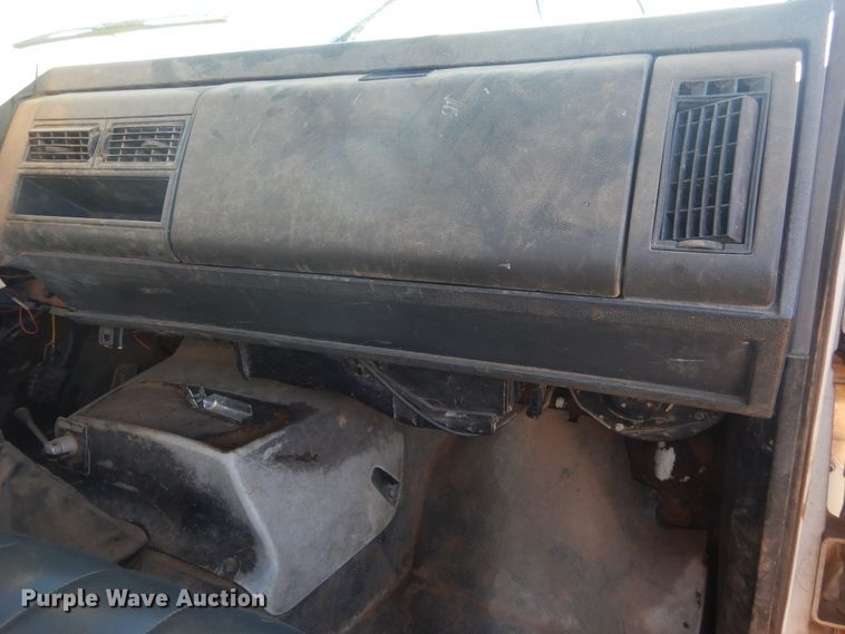 image for item DG8387 1995 Chevrolet Kodiak  winch truck