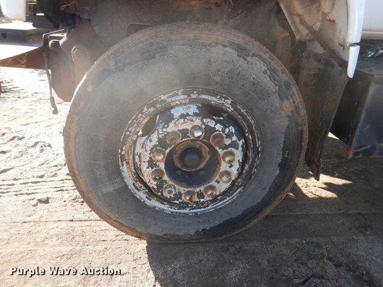 image for item DG8387 1995 Chevrolet Kodiak  winch truck