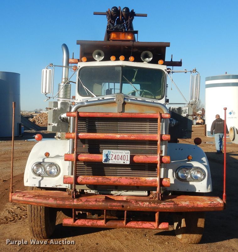 image for item DG8395 1972 Kenworth W924  winch truck