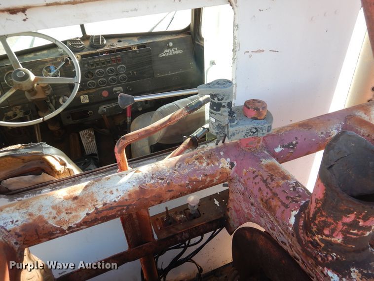 image for item DG8395 1972 Kenworth W924  winch truck