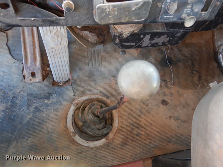 image for item DG8395 1972 Kenworth W924  winch truck