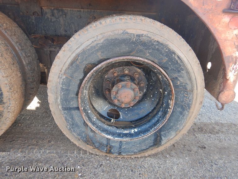 image for item DG8395 1972 Kenworth W924  winch truck