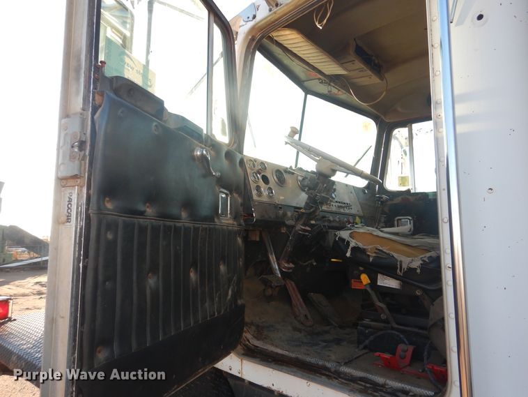 image for item DG8396 1981 Kenworth  winch truck