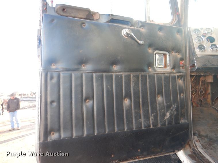 image for item DG8396 1981 Kenworth  winch truck