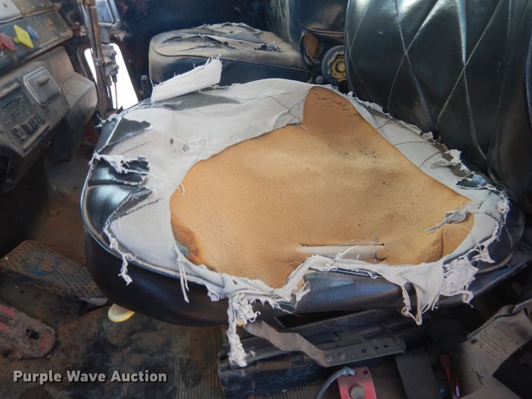 image for item DG8396 1981 Kenworth  winch truck