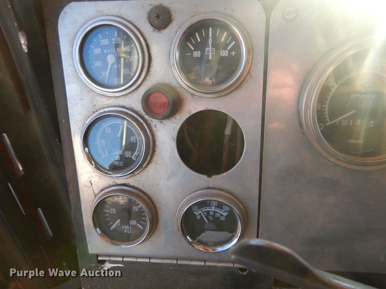 image for item DG8396 1981 Kenworth  winch truck