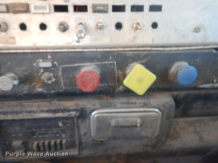 image for item DG8396 1981 Kenworth  winch truck