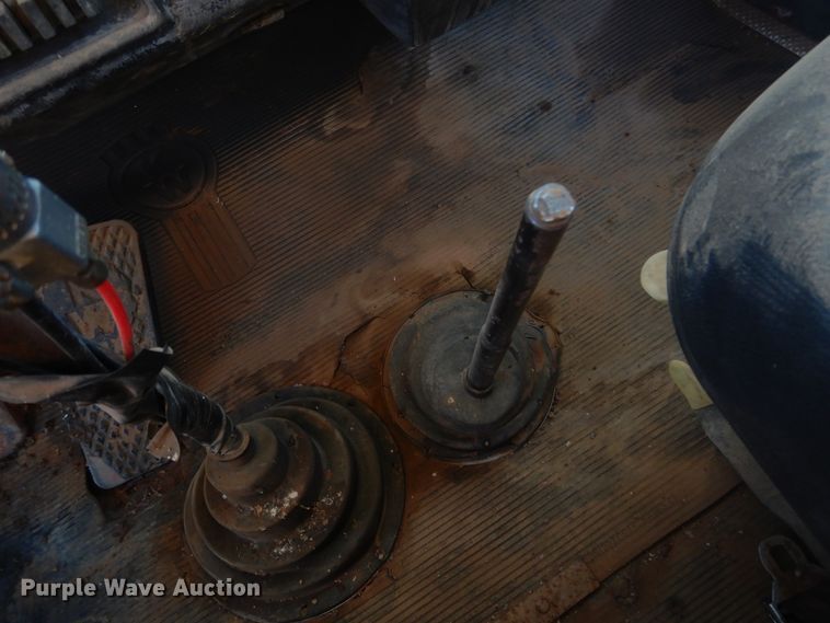 image for item DG8396 1981 Kenworth  winch truck