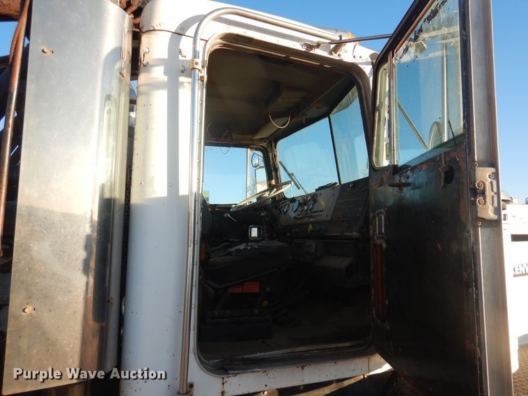 image for item DG8396 1981 Kenworth  winch truck