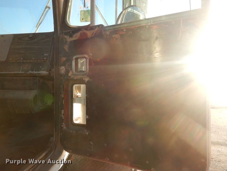 image for item DG8396 1981 Kenworth  winch truck