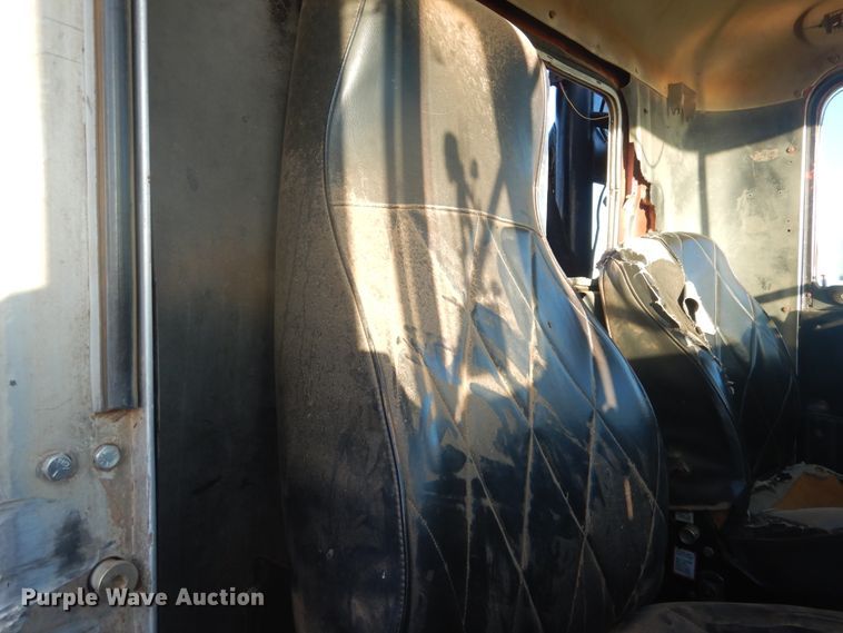 image for item DG8396 1981 Kenworth  winch truck