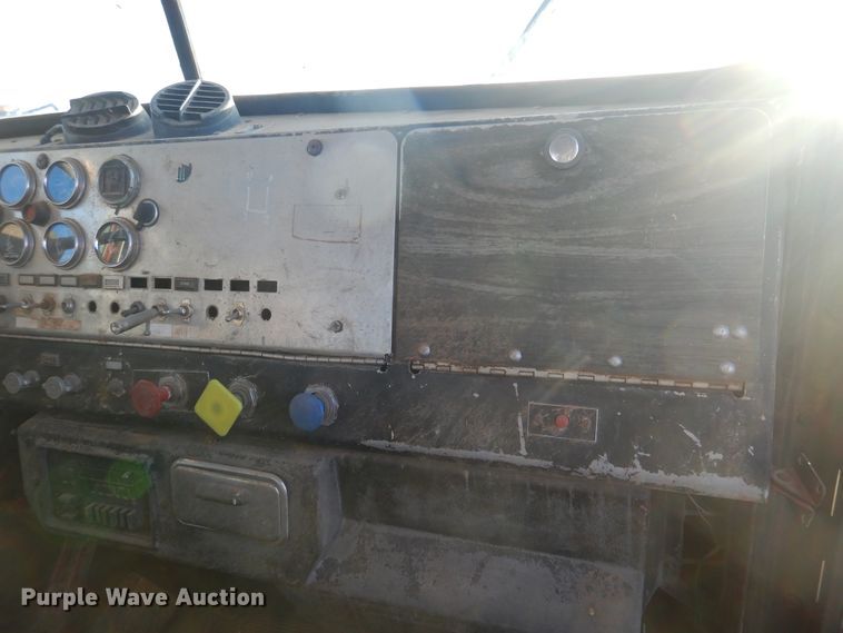 image for item DG8396 1981 Kenworth  winch truck