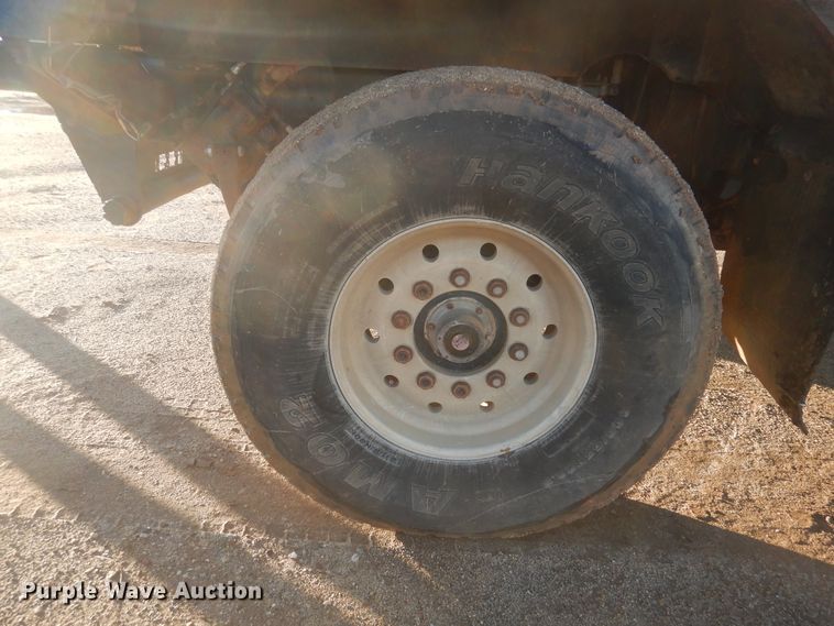 image for item DG8396 1981 Kenworth  winch truck