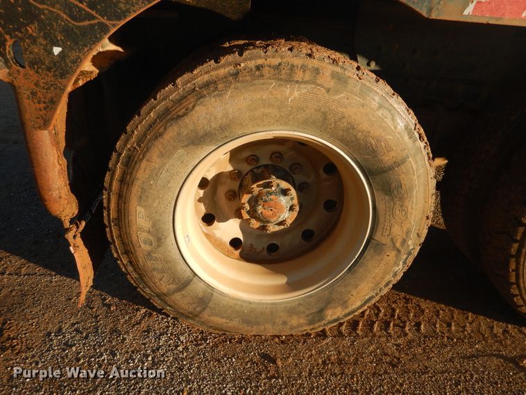 image for item DG8396 1981 Kenworth  winch truck