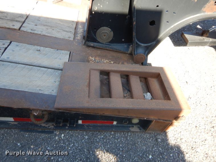 image for item DH0966 2002 Etnyre Blackhawk lowboy equipment trailer