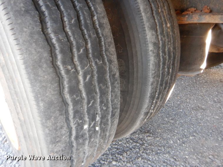 image for item DH0966 2002 Etnyre Blackhawk lowboy equipment trailer