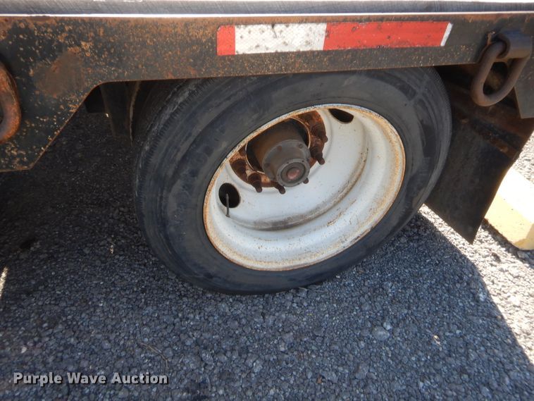image for item DH0966 2002 Etnyre Blackhawk lowboy equipment trailer