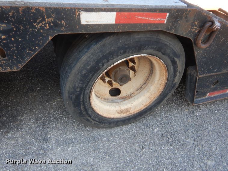 image for item DH0966 2002 Etnyre Blackhawk lowboy equipment trailer