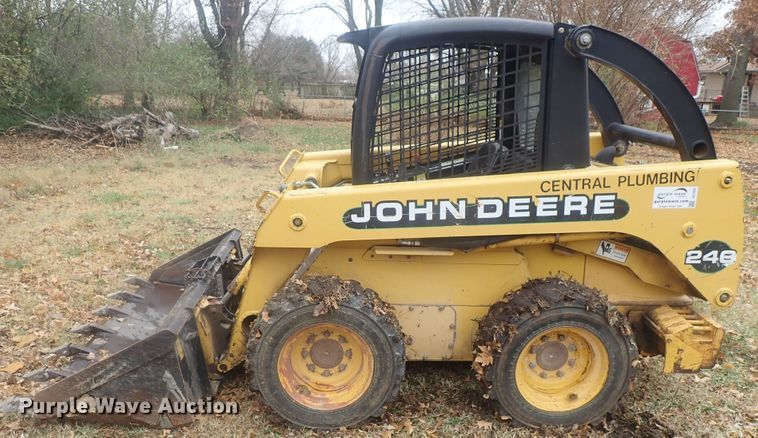 image for item DI7308 1999 John Deere 240  skid steer loader