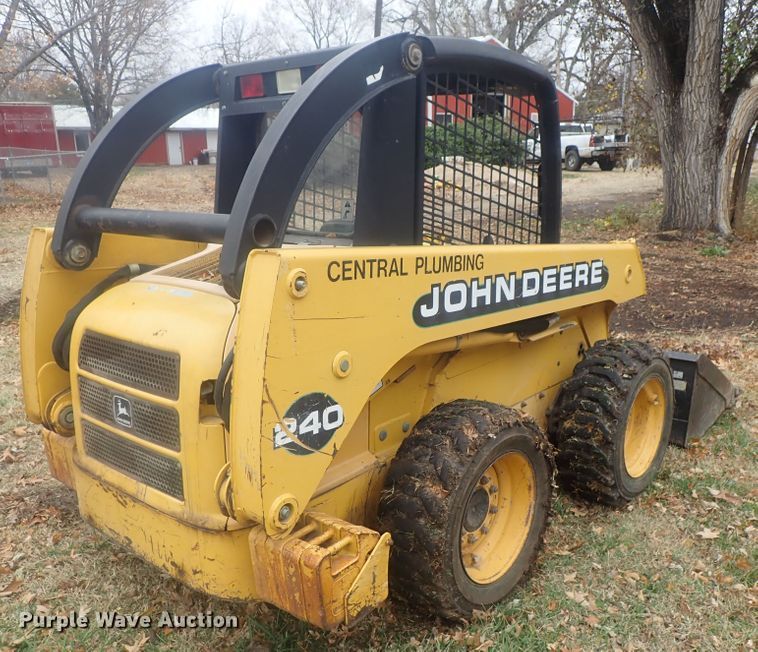 image for item DI7308 1999 John Deere 240  skid steer loader
