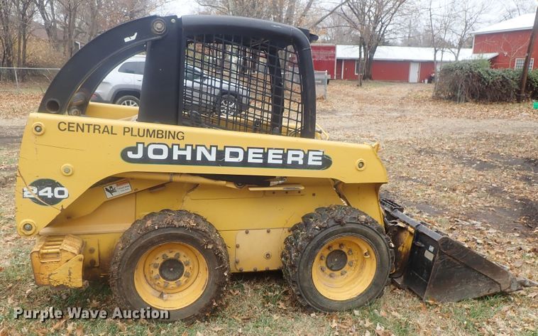 image for item DI7308 1999 John Deere 240  skid steer loader