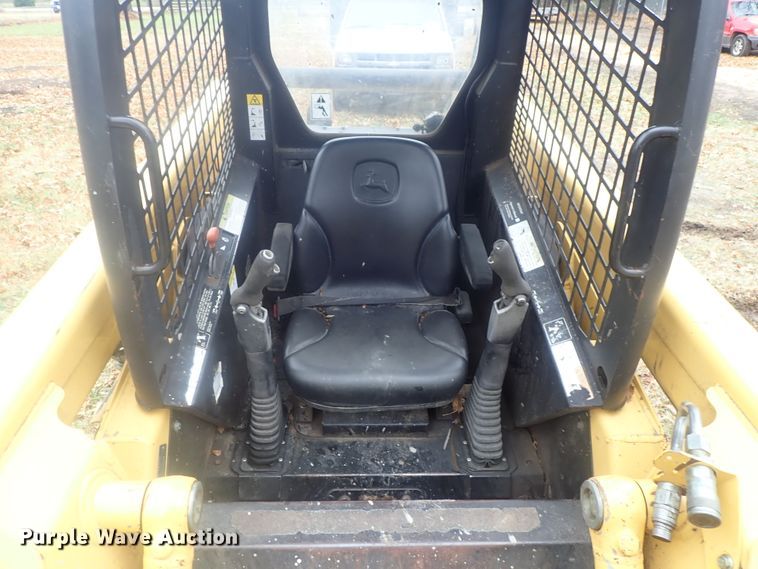image for item DI7308 1999 John Deere 240  skid steer loader