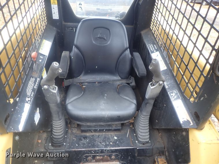 image for item DI7308 1999 John Deere 240  skid steer loader