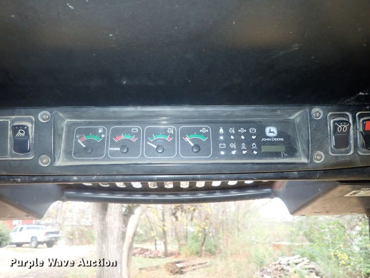 image for item DI7308 1999 John Deere 240  skid steer loader