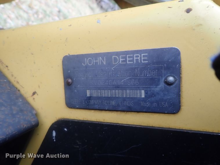 image for item DI7308 1999 John Deere 240  skid steer loader