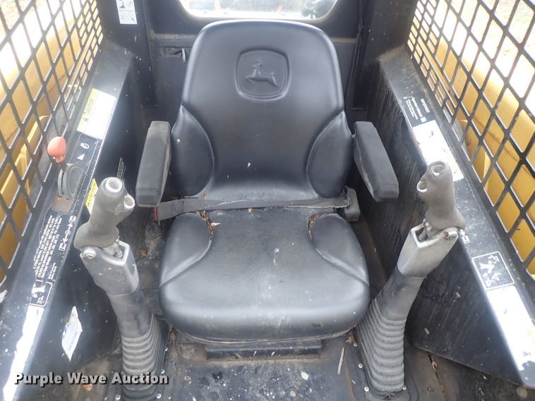 image for item DI7308 1999 John Deere 240  skid steer loader