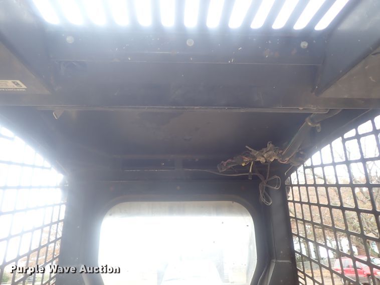 image for item DI7308 1999 John Deere 240  skid steer loader