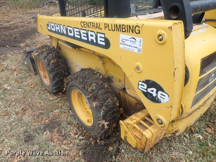 image for item DI7308 1999 John Deere 240  skid steer loader
