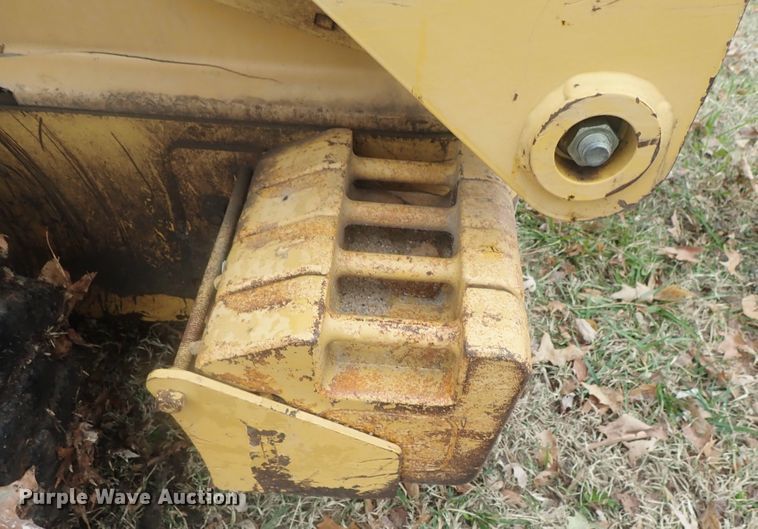 image for item DI7308 1999 John Deere 240  skid steer loader