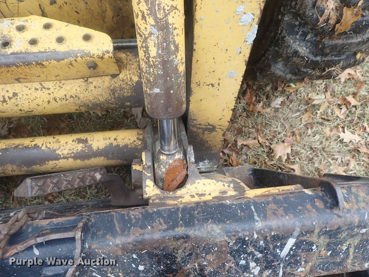 image for item DI7308 1999 John Deere 240  skid steer loader