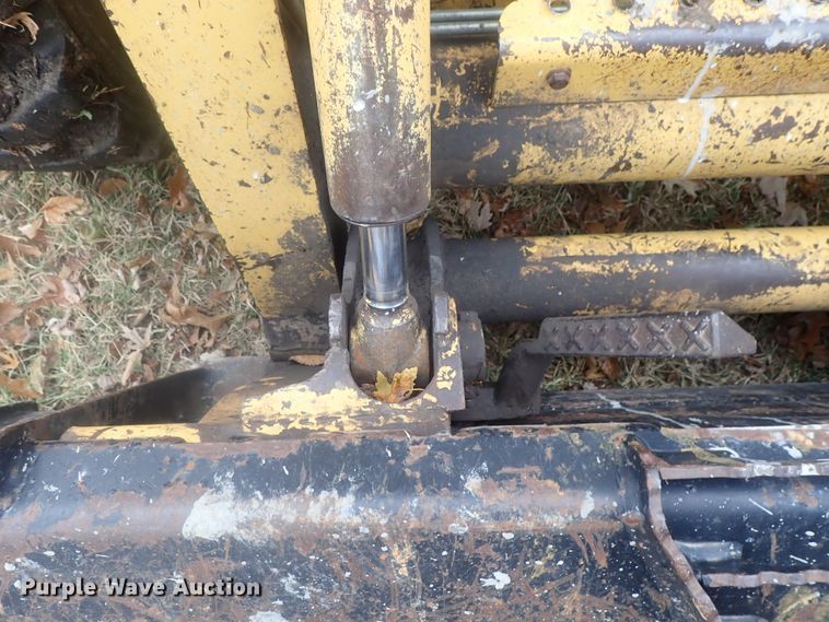 image for item DI7308 1999 John Deere 240  skid steer loader